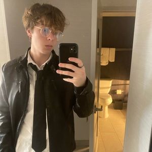 Meet your Posher, Theater